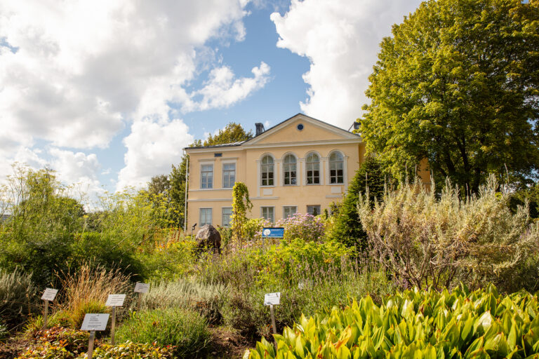 Kvällsutfärd till Gumtäkt botaniska trädgård och Annala trädgård onsdag 27.5.2026